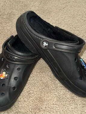 CROCS Black Classic Fuzzy Lined Clog with Jibbitz
